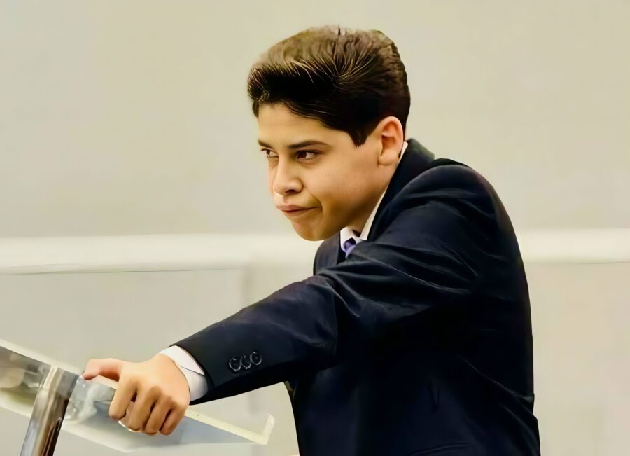 Adolescente que se diz profeta recebe ameaças e pais denunciam à polícia em SP”